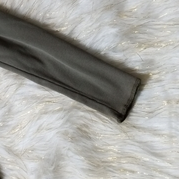 ⚡4/$15 Wild fable turtleneck shirt for women - Picture 3 of 5